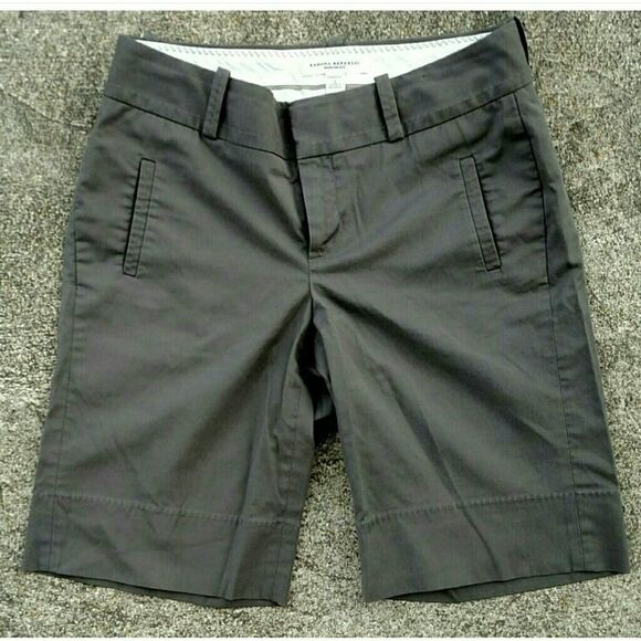New Banana Republic bermuda shorts. Size 2 - Picture 1 of 3
